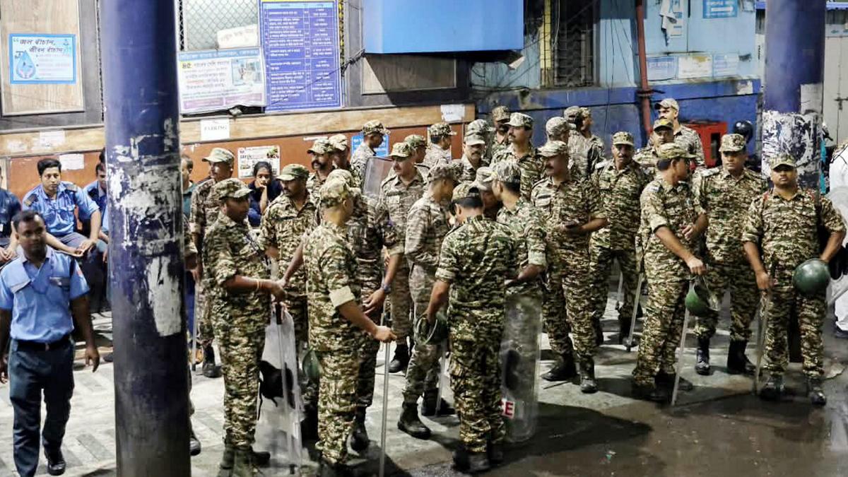 कोलकाता दुर्गा पूजा भीड़ में मरने वाले मामले में सात गिरफ्तार