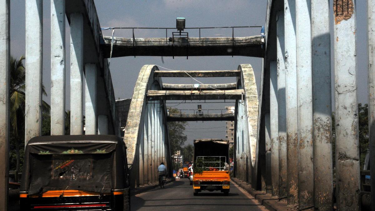 Aluva imposes traffic curbs for bridge maintenance work
