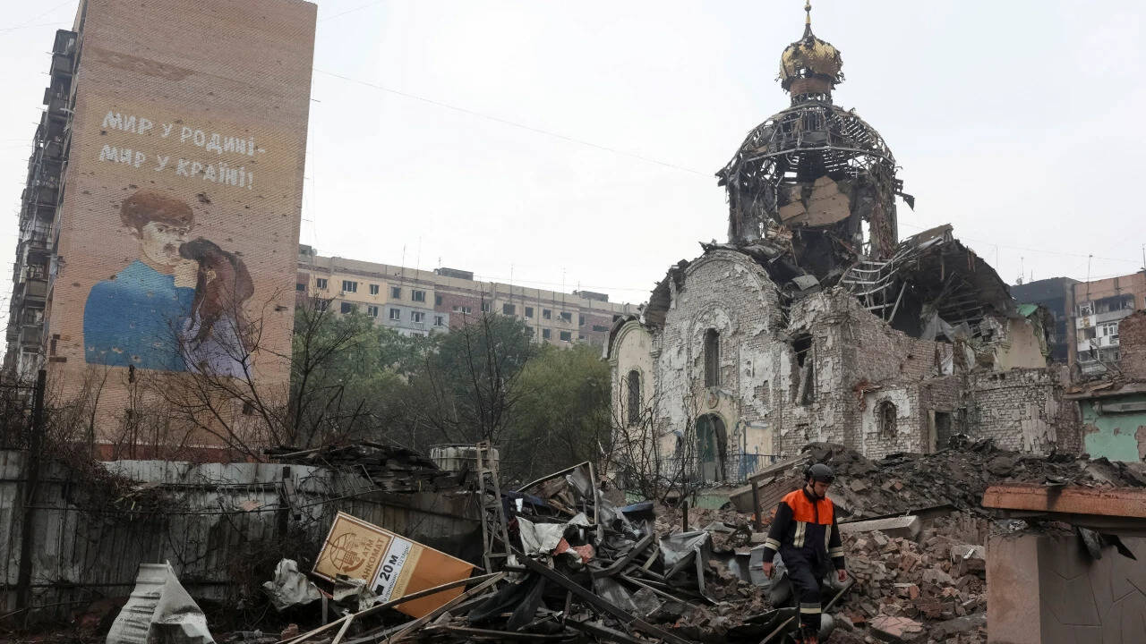 Russian strikes on Kyiv kill seven as Ukraine's air defences weaken