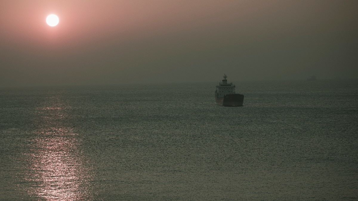 US establishes covert shipping corridor through Strait of Hormuz amid Iran tensions