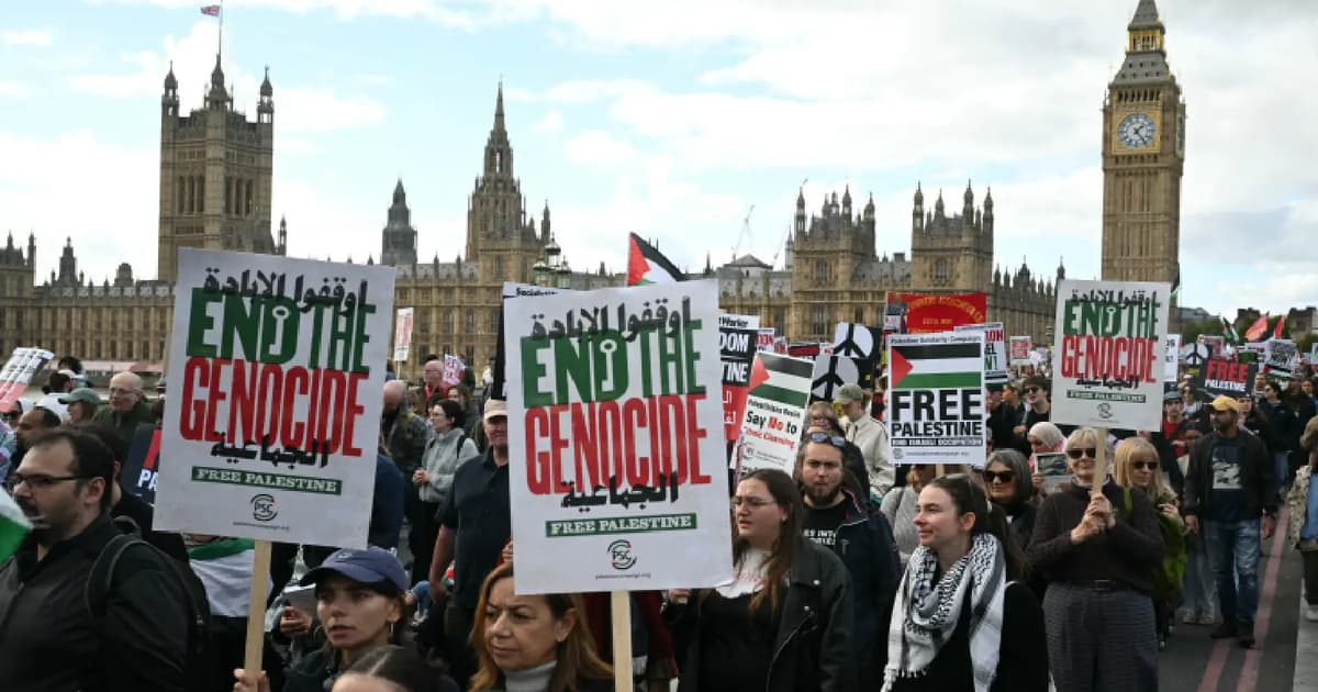 Ribuan pengunjuk rasa pro-Palestin berhimpun di London menanda tahun ketiga serangan Oktober