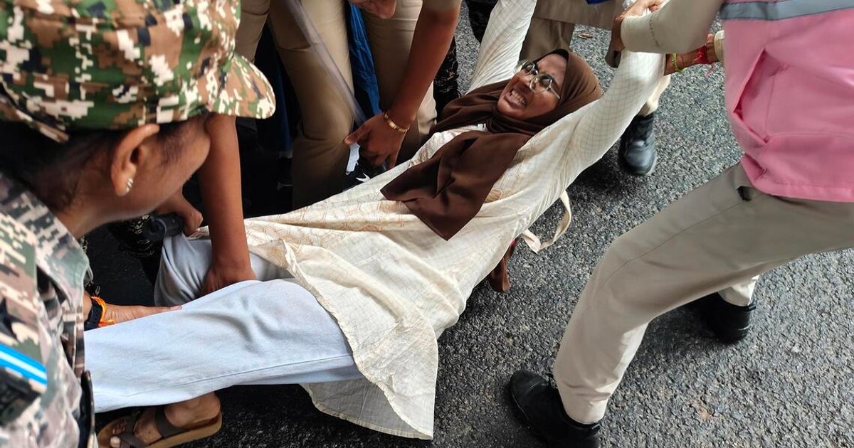 Indian youth defy police to protest electoral roll purge