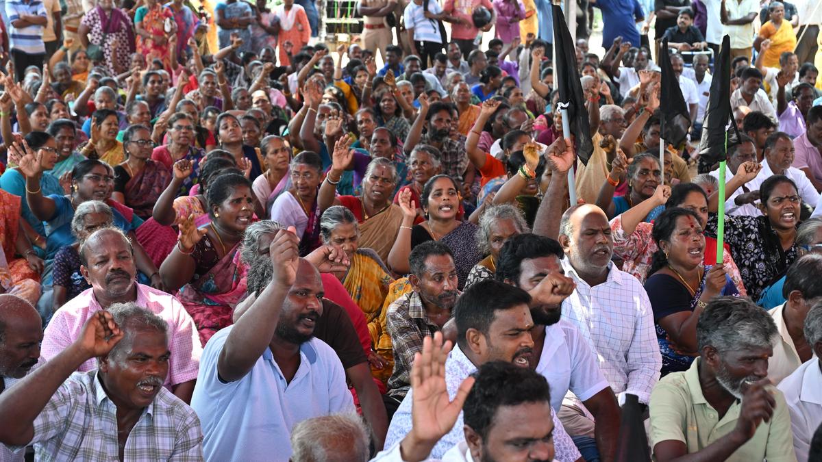Fishermen stage major protest against Foreshore Estate secretariat plan