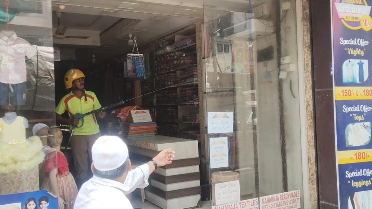 Fire engulfs textile shop in Tamil Nadu's Arakkonam