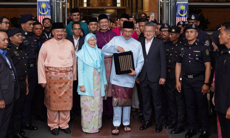 Malaysia to implement RM2,000 minimum wage from June 2027