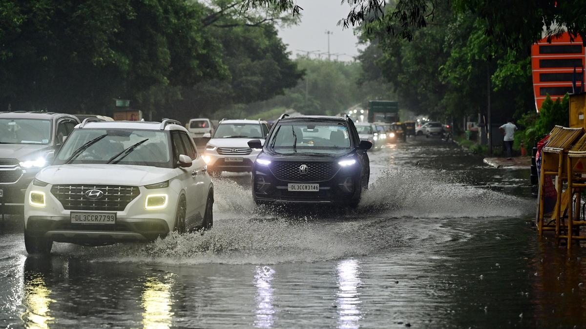 Heavy rains disrupt flights in Delhi-NCR, snarl traffic in Jaipur