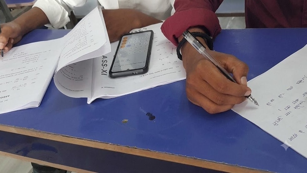 आईआईटी गोवा भर्ती परीक्षा में धांधली: सीआईएसएफ ने ब्लूटूथ डिवाइस के साथ दो को पकड़ा