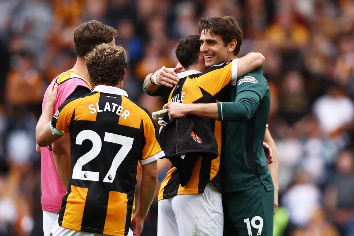 Promoted Hull City stuns Manchester United in Premier League return