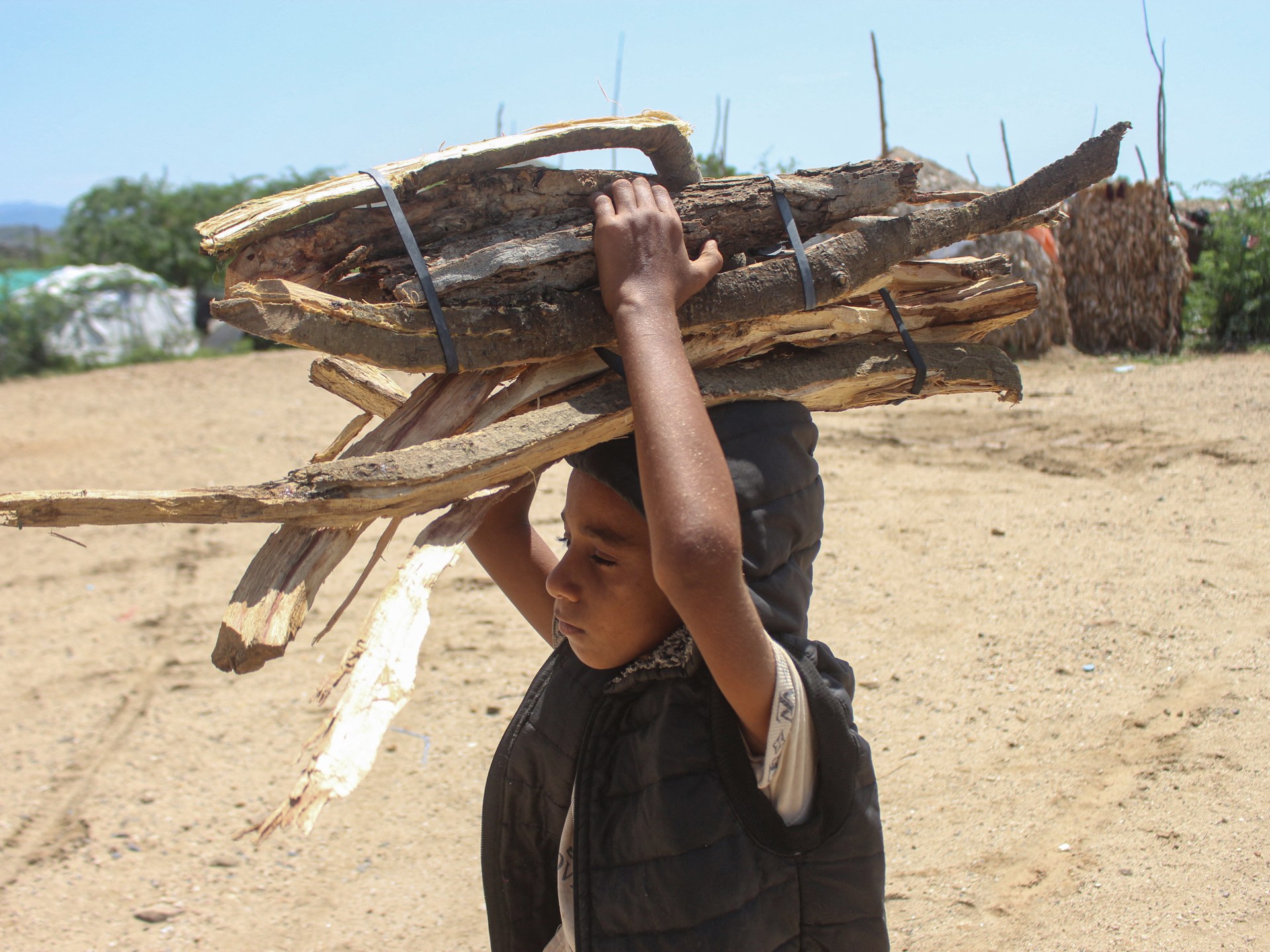 Yemen fighting displaces over 200,000 as humanitarian crisis deepens