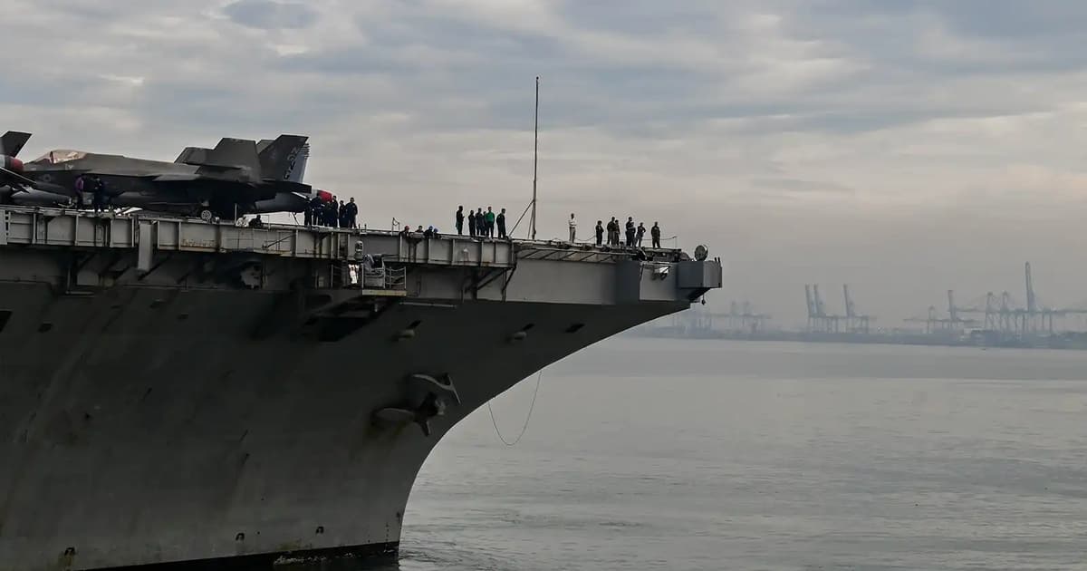 Kapal Induk USS Abraham Lincoln Tinggalkan Thailand Selepas Lawatan Pelabuhan
