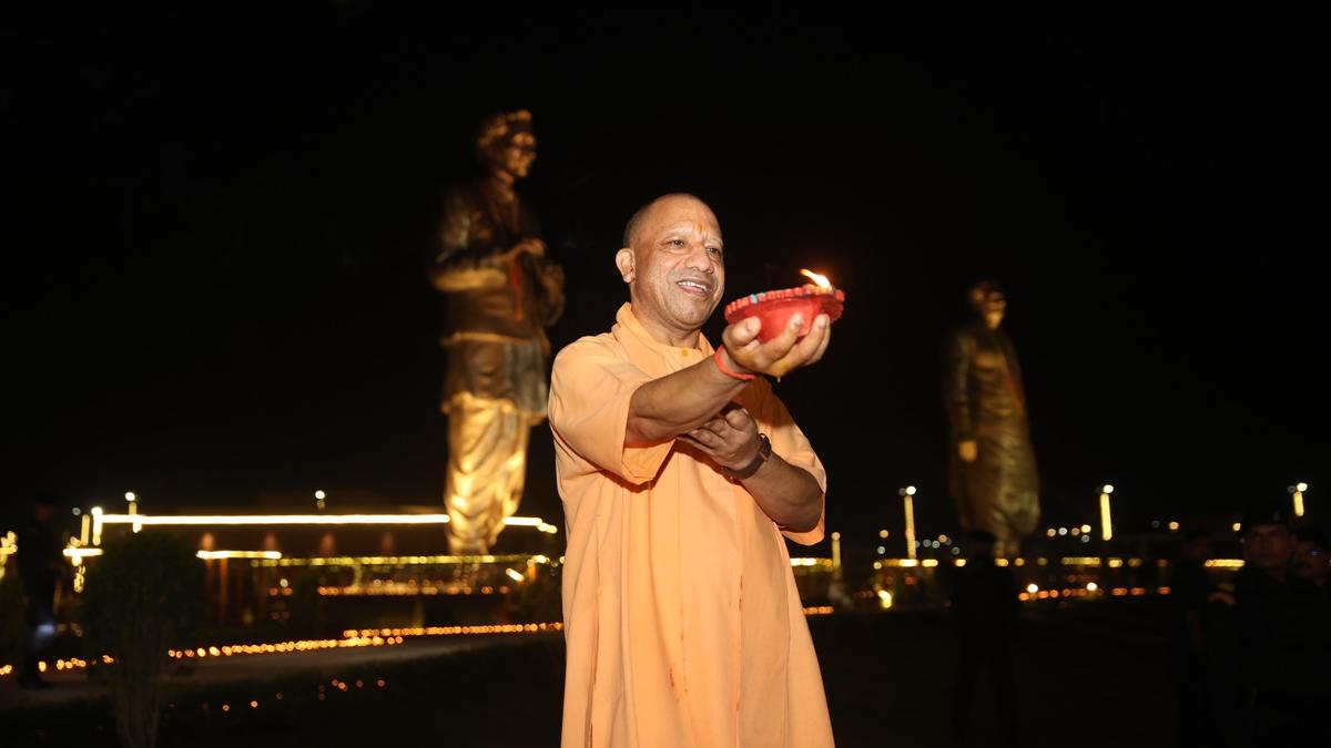 Yogi inaugurates Seva Sankalp Abhiyan on Vishwakarma Jayanti