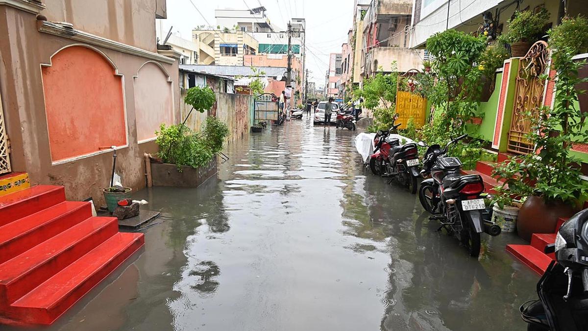 Guntur civic body mobilizes 3,000 workers for monsoon rain response