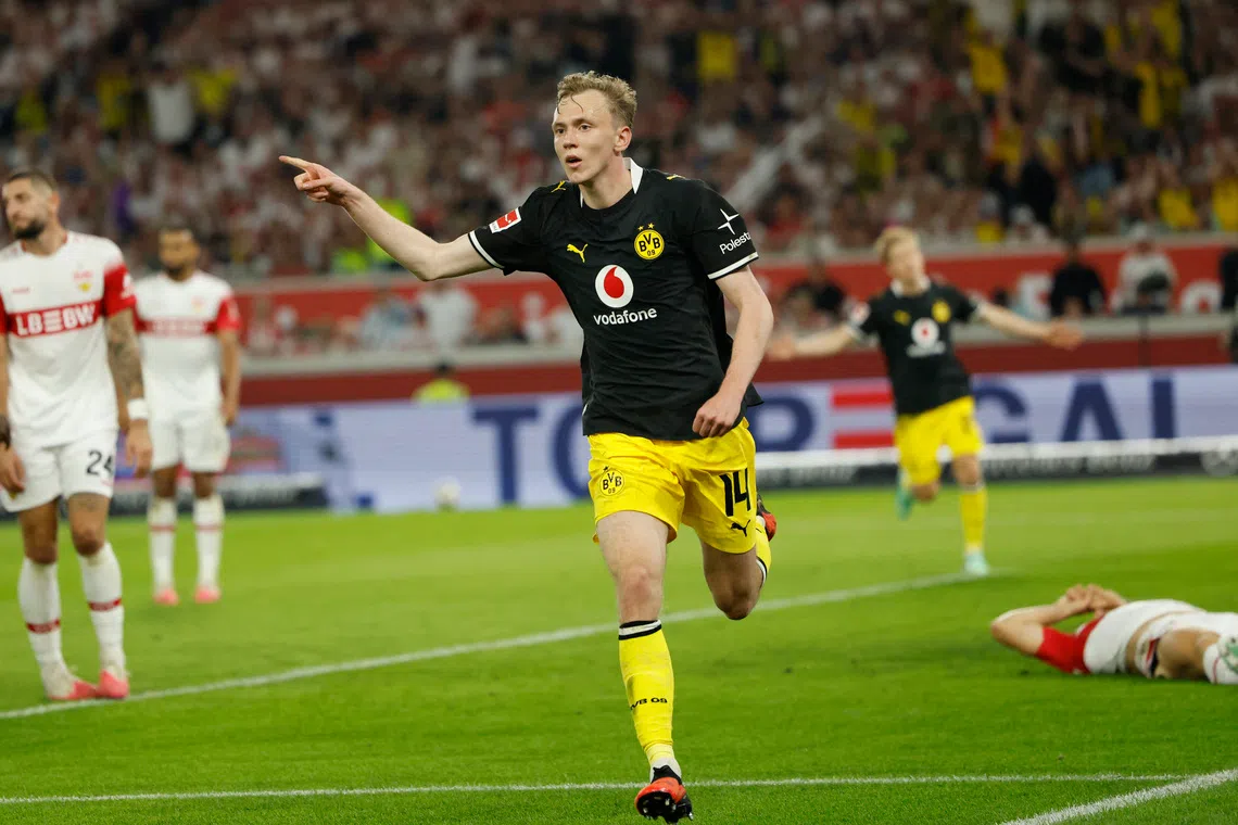 Dortmund seizes Bundesliga summit with victory over Stuttgart