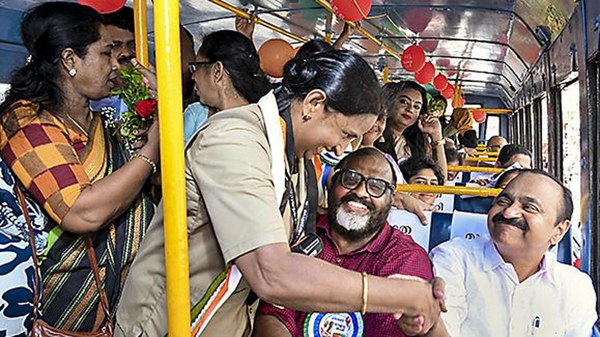 केरल: निजी बस सेक्टर को इंडस्ट्री का दर्जा देने की सिफारिश