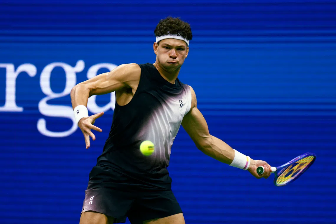 American Shelton advances to US Open quarter-finals with dominant win