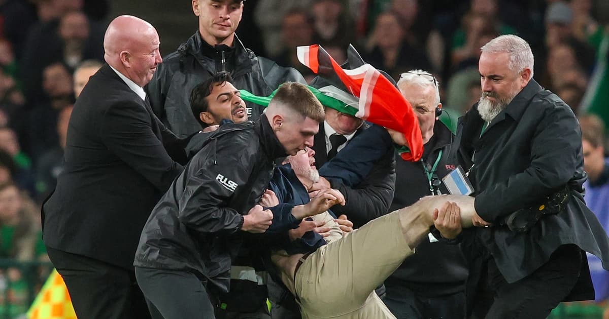 Perlawanan Bola Sepak Ireland Terganggu Dua Kali Oleh Protes Gaza