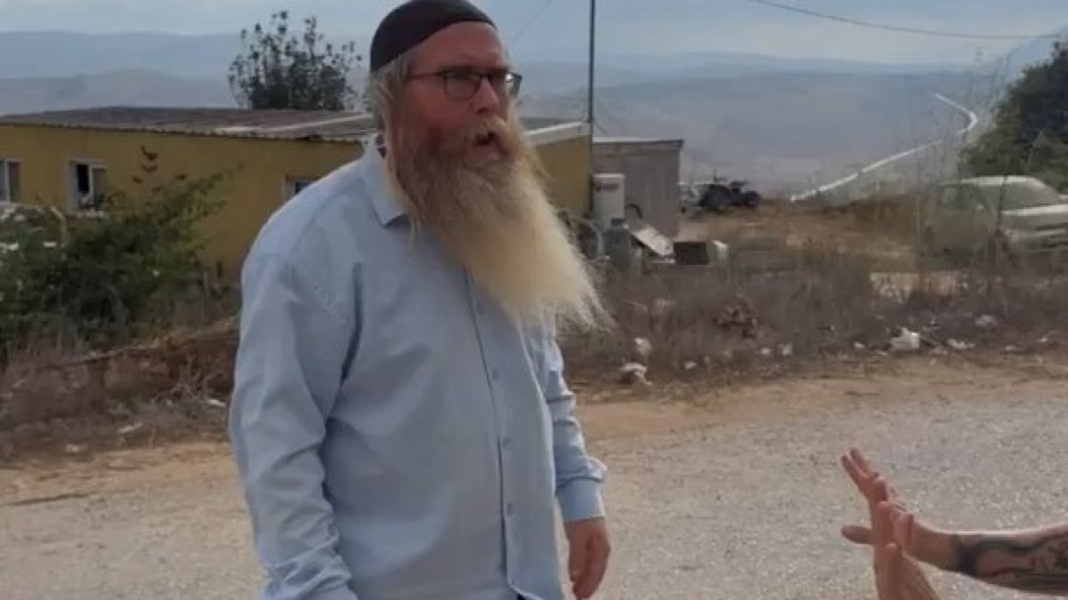 Israeli settler rabbi urges Palestinians to leave West Bank territories