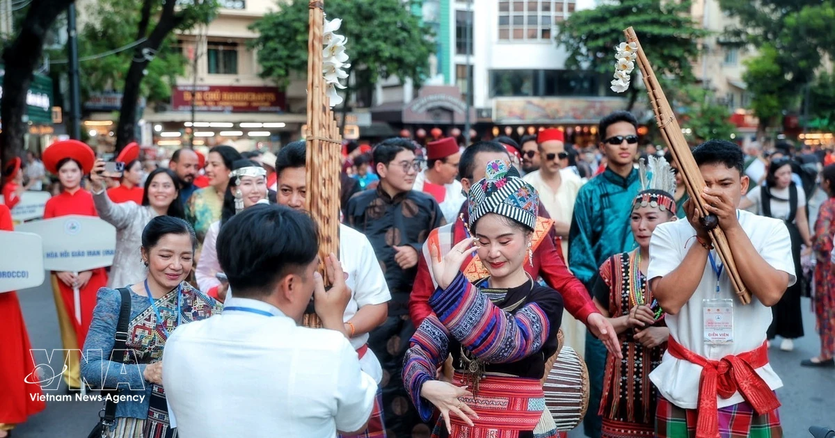 Hanoi's Hoan Kiem Lake hosts vibrant showcase of world cultures