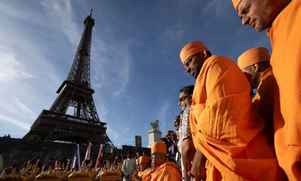 Eiffel Tower chief to resign over female staff replacement row