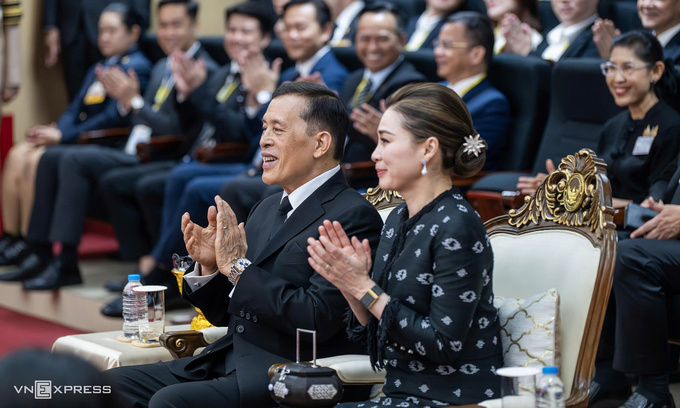 Thai Royal Couple Visits Hanoi University During State Trip