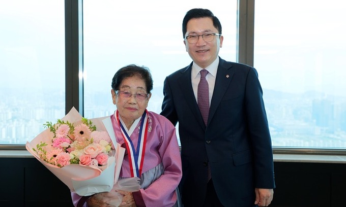 Centenarian South Korean insurance agent still works daily after 43 years