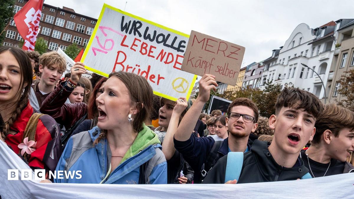 German students stage mass protests over military service plans