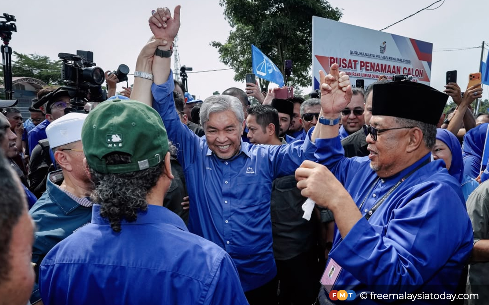 Zahid advocates expanding civil service agreement beyond government