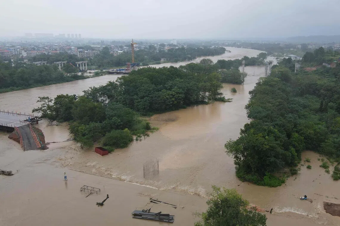 One dead, 11 missing after mudslide hits China's Jiangxi