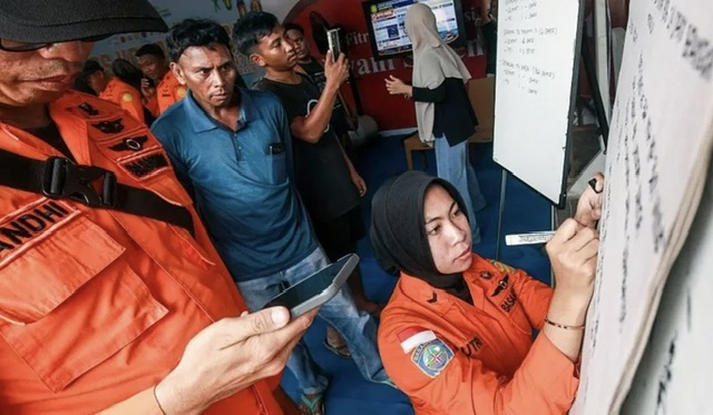One dead as Indonesian ferry rescue operation continues in Java Sea