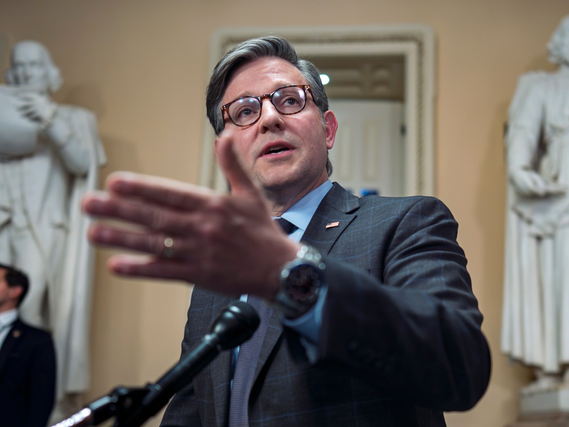 US House clears stopgap funding bill, averting shutdown before midterms