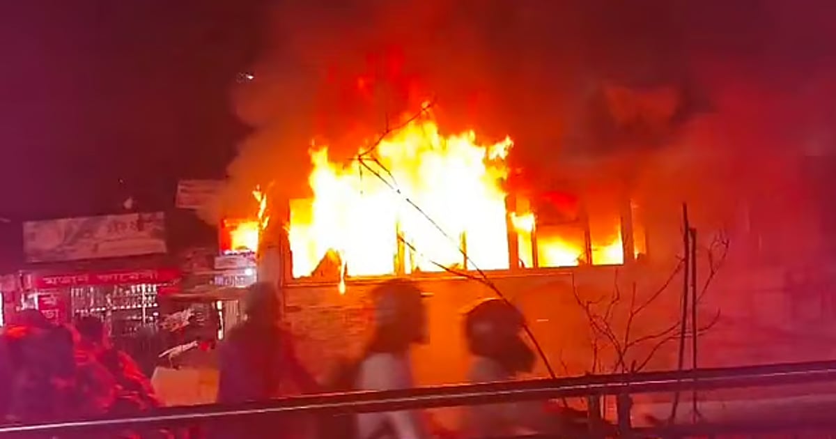Two buses engulfed in flames in Mirpur