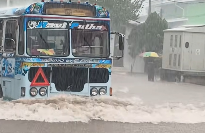 Heavy downpour floods Colombo streets, disrupts traffic flow