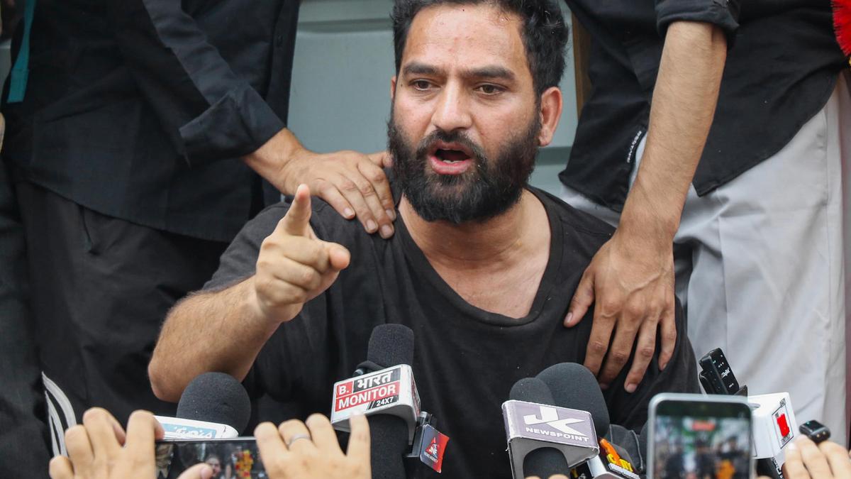 आप विधायक मेहराज मलिक ने हाईकोर्ट से सुरक्षा बहाली की याचिका दाखिल की