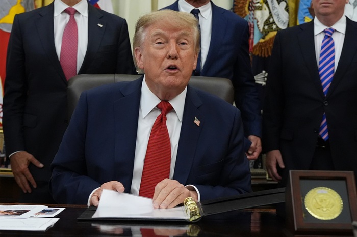 Trump announces ban on CNN, MSNBC and Politico from White House