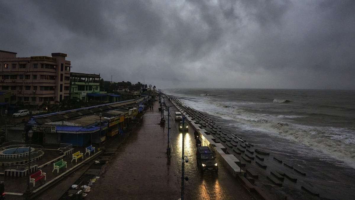 चक्रवात अर्नब गंभीर रूप धारण करता जा रहा है, चार राज्यों में अलर्ट