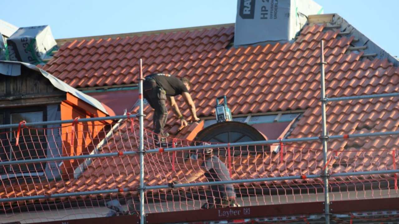 Texas pioneers recycled roofing shingles in highway construction