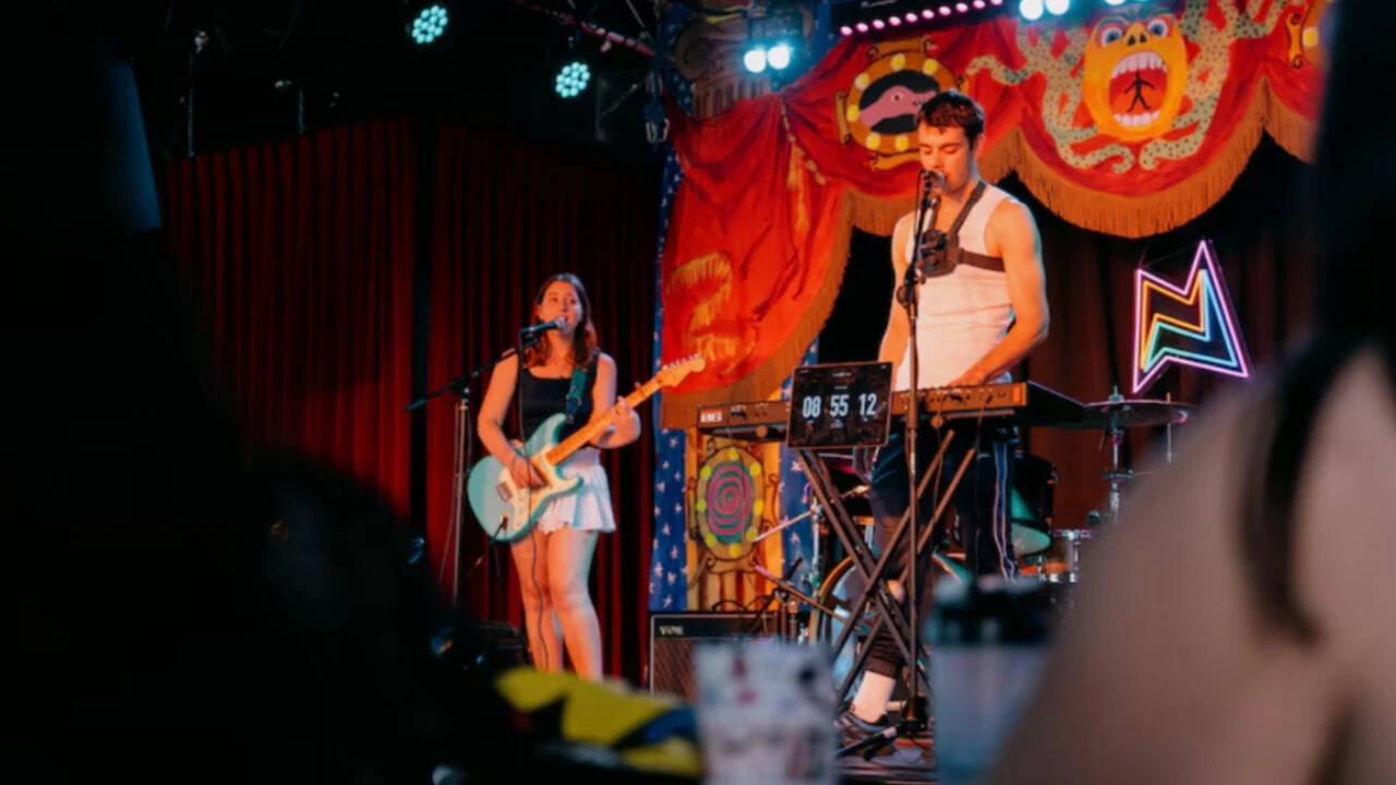 Australian duo completes marathon nine-gig challenge with seconds to spare