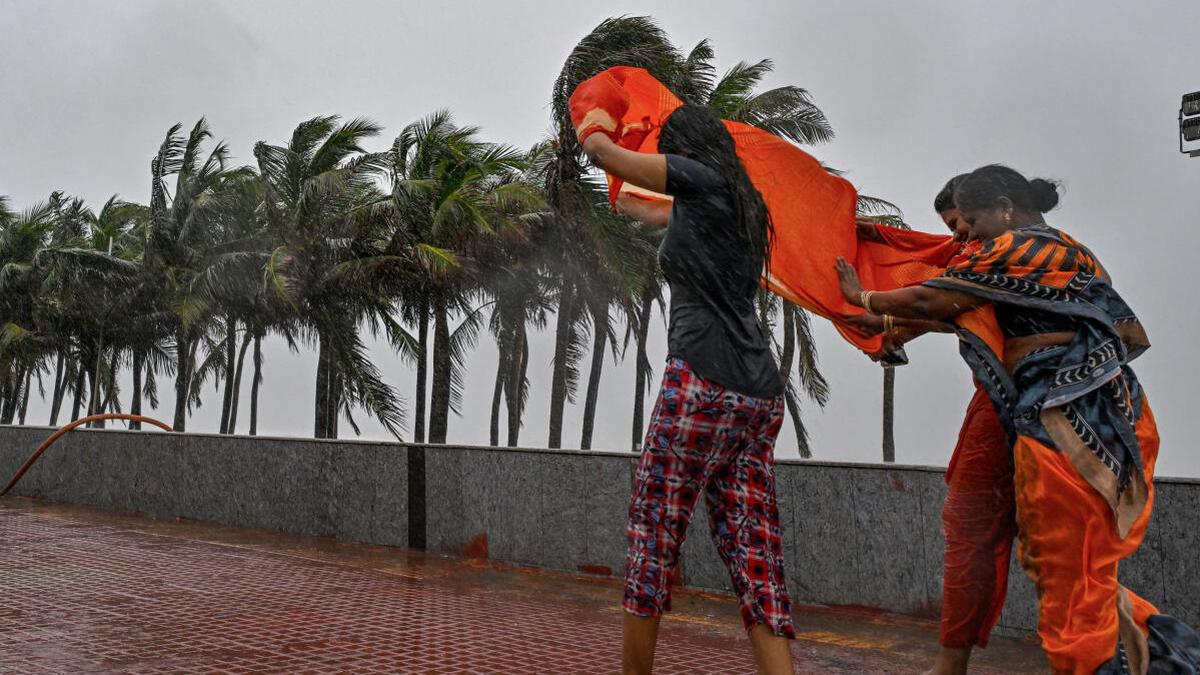 Cyclone Arnab batters Visakhapatnam; city grinds to halt amid deluge