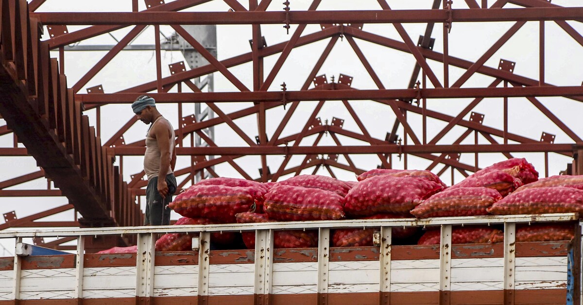 India launches dedicated onion express as prices spike across regions