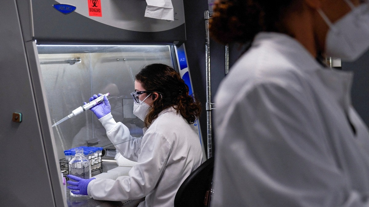 Russia implements mass quarantine following lab researcher's plague death