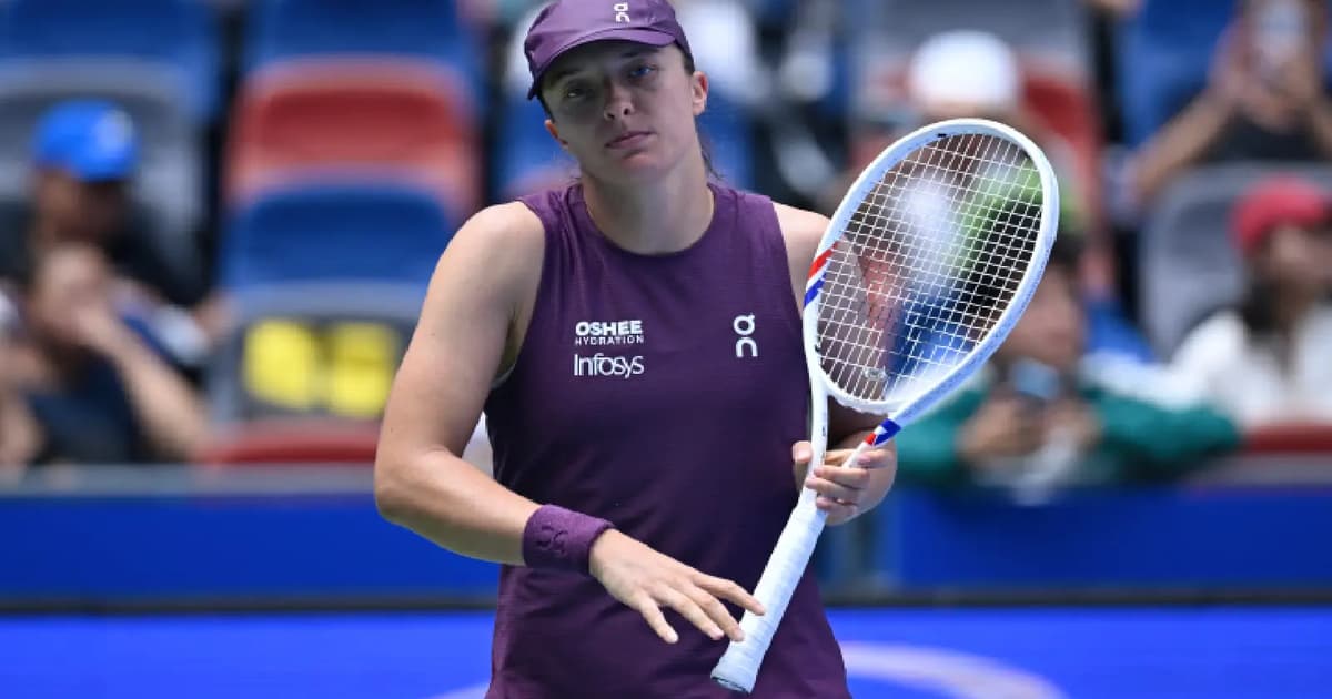 Swiatek powers through Polish rival to begin Wuhan title bid