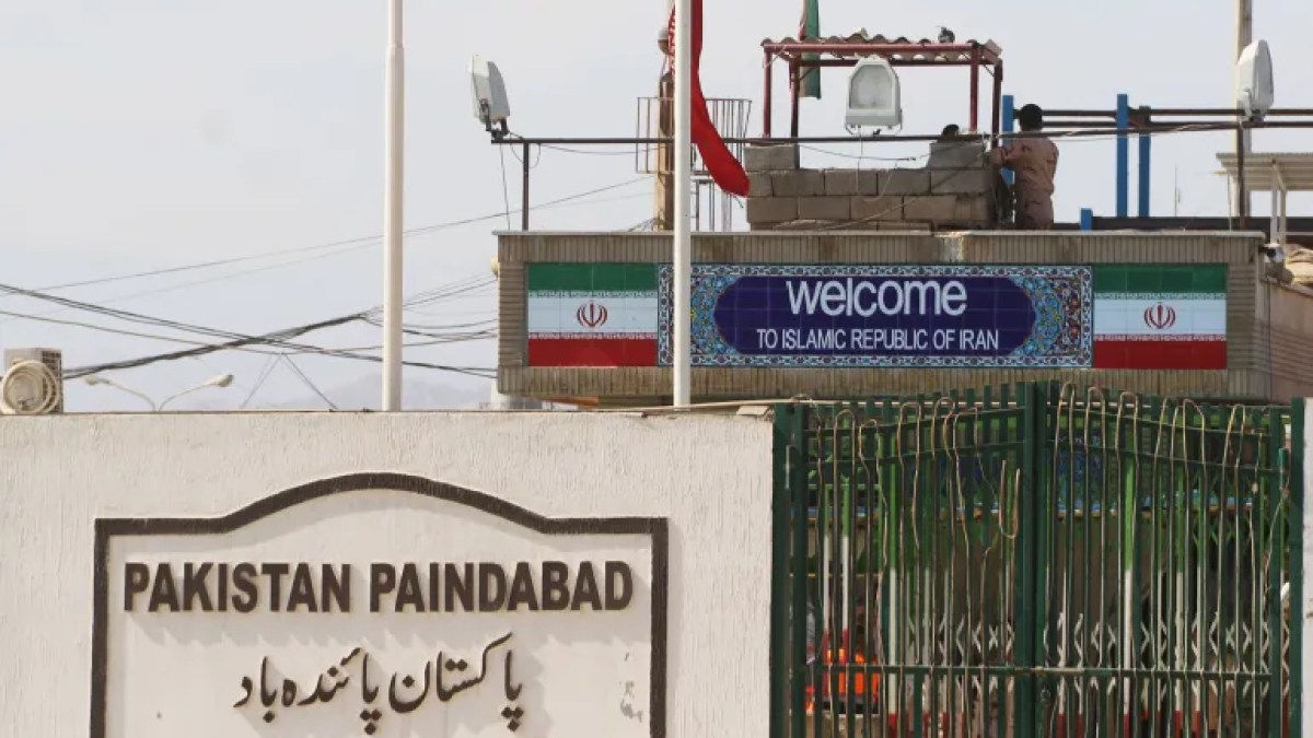 Pakistan halts Iran border trade citing security threats