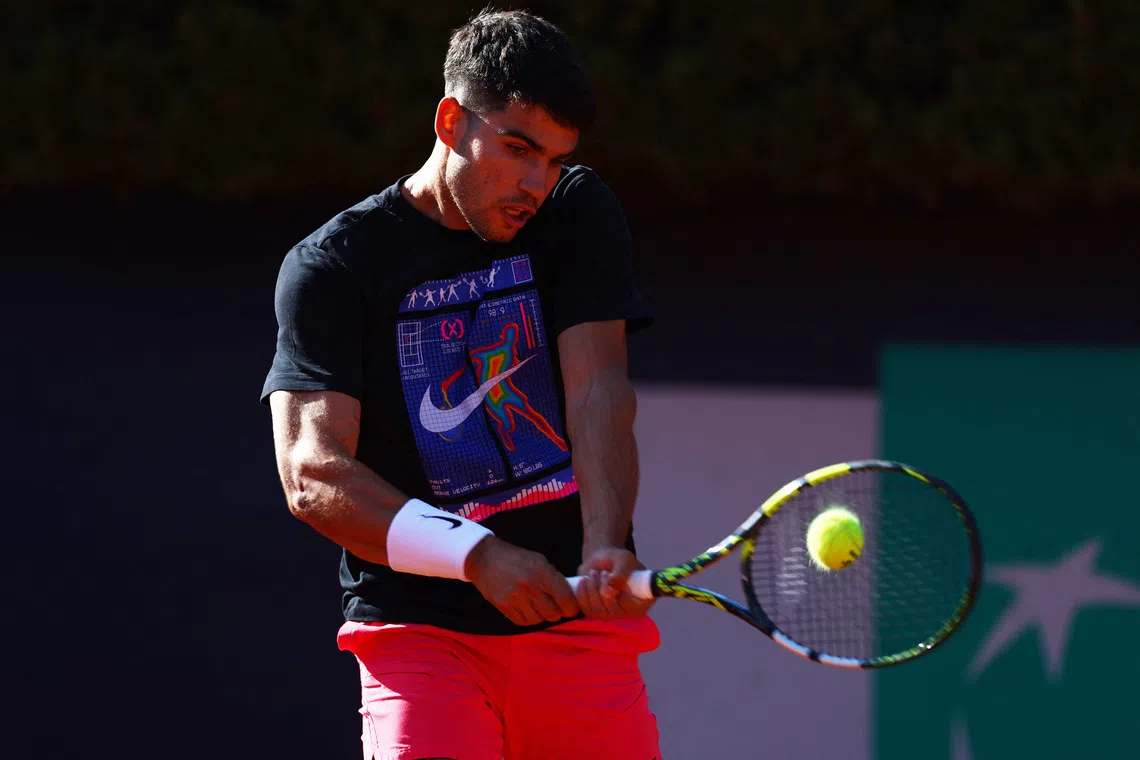 Alcaraz advances in Tokyo despite serve adjustments; top seeds stumble