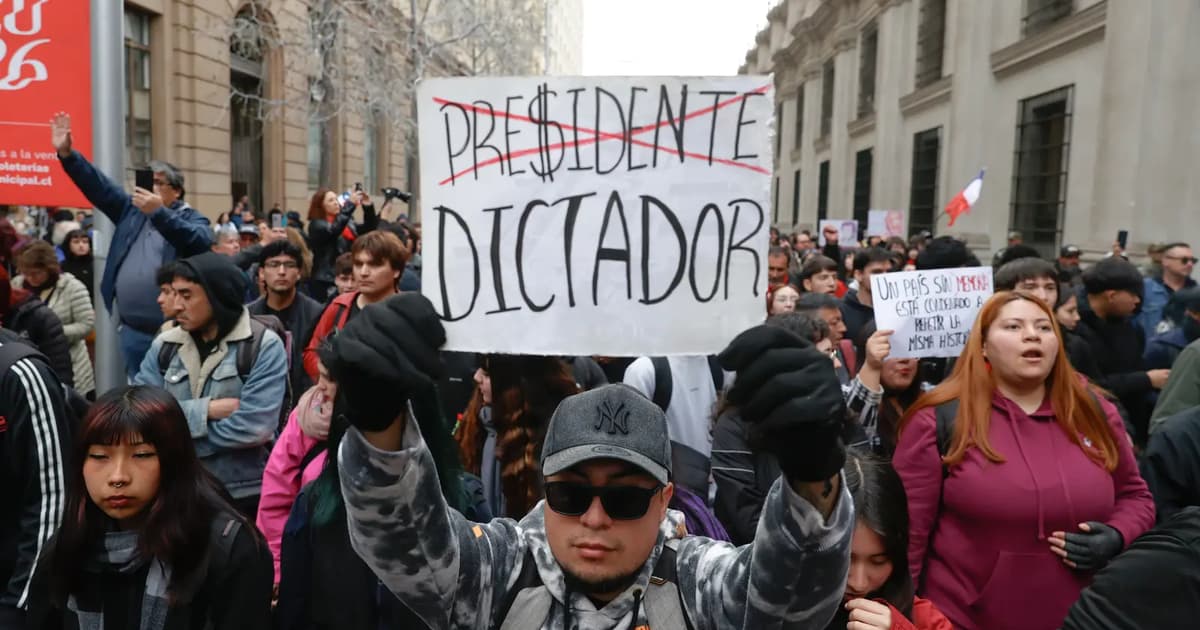 Chile detains 284 protesters as Pinochet dictatorship commemorations absent