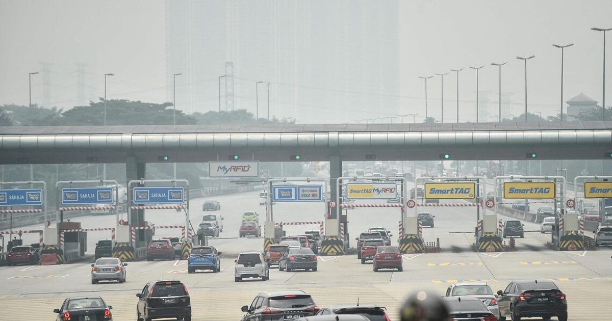 Malaysian schools shut as haze forces parents to juggle work and childcare