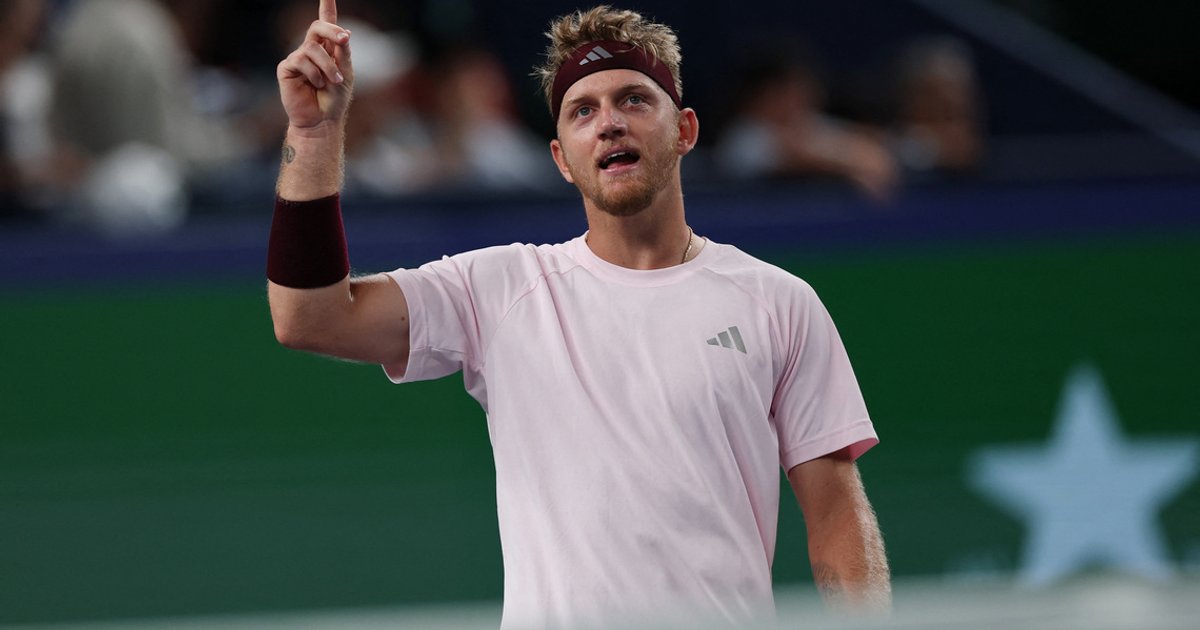 Davidovich Fokina stuns top seed Zverev to reach Shanghai Masters final