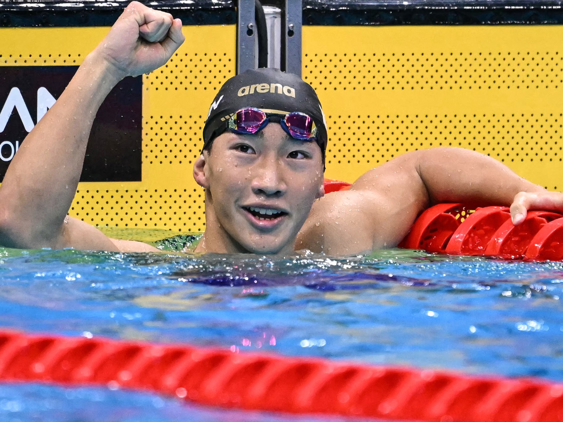 Japanese teenage swimmer Ohashi sets 200m breaststroke world record