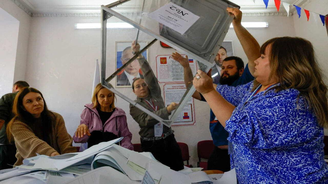 Putin's United Russia party leads Russian parliamentary elections with 57.5%