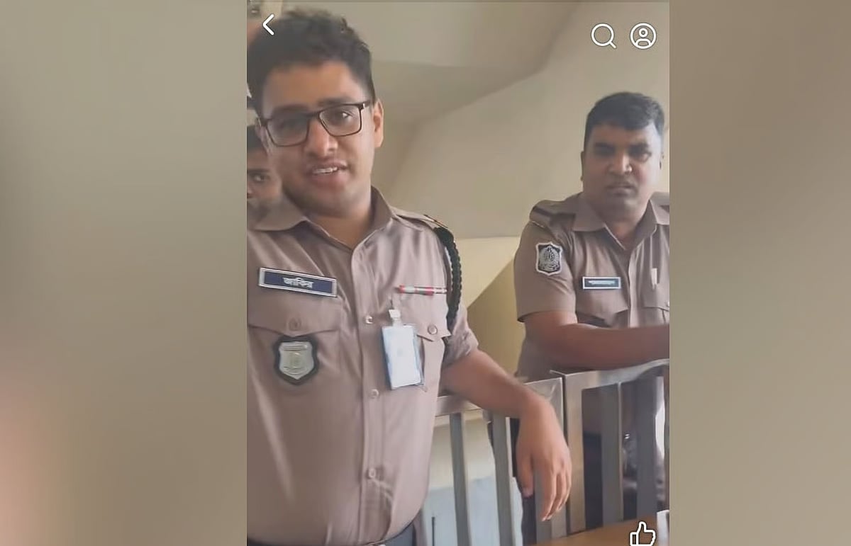 ক্রীড়া প্রশিক্ষকের শর্টস নিয়ে মেট্রো স্টেশনে হয়রানি