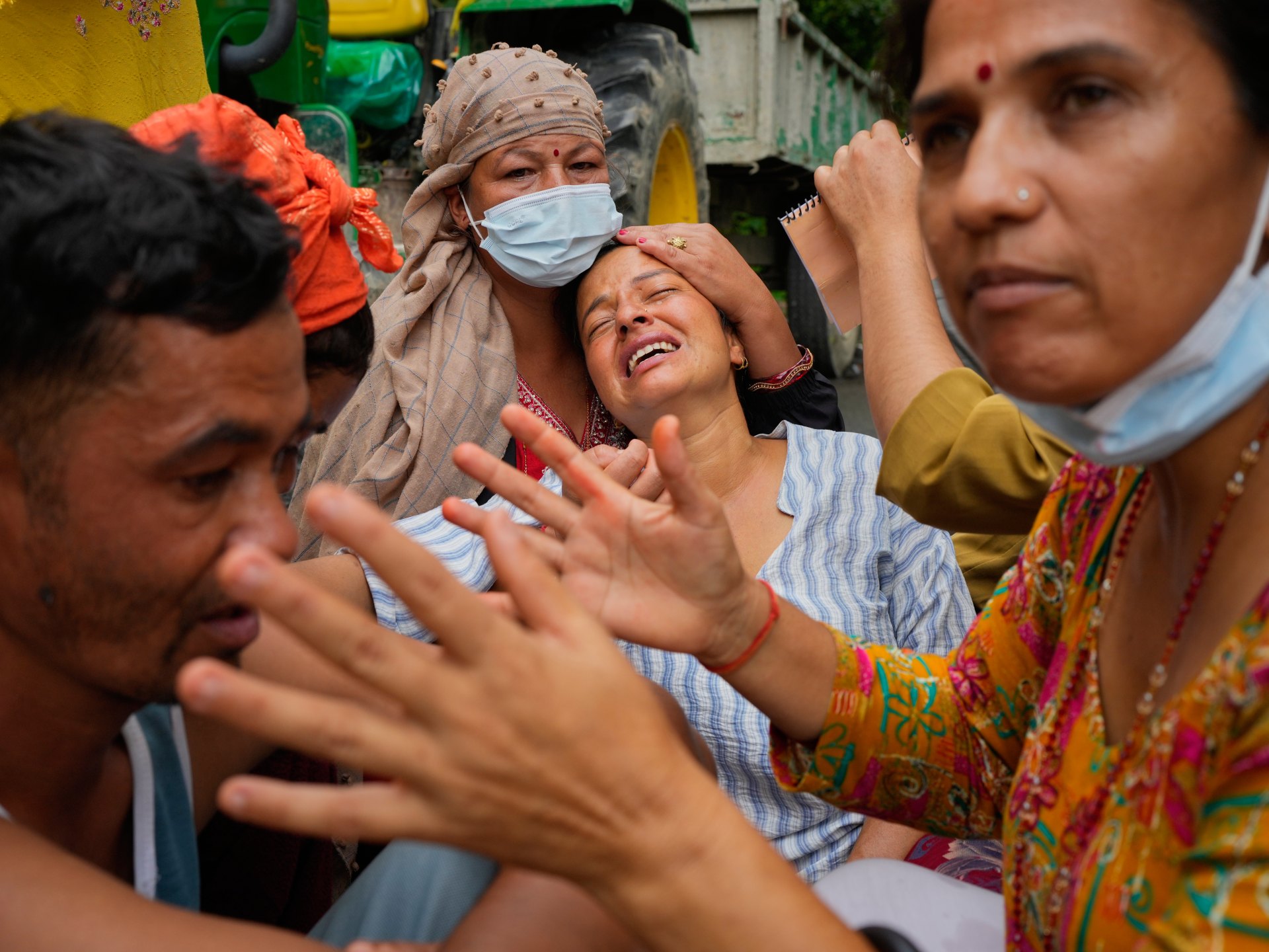 Nepal intensifies rescue efforts as flood death toll exceeds 900